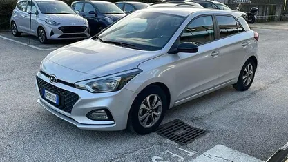 Usata Hyundai i20 73 CV (53 kW) 2021 Grigio Utilitaria