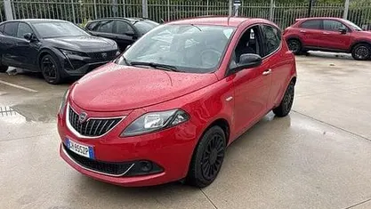 Usata Lancia Ypsilon Silver 70 CV (51 kW) 2022 Rosso Utilitaria