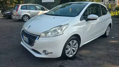 Usata Peugeot 208 Allure 82 CV (60 kW) 2014 Bianco Utilitaria