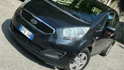 Usata Kia Venga 90 CV (66 kW) 2012 Nero Utilitaria