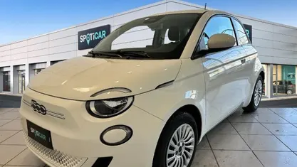 Usata Fiat 500e Action 86 kW (118 CV) 2021 Bianco Berlina