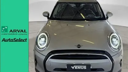 Usata Mini Cooper Essential 136 CV (100 kW) 2023 Argento Utilitaria