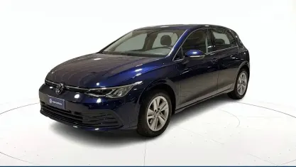 Usata VW Golf VIII Life 110 CV (80 kW) 2024 Blu pastello Berlina