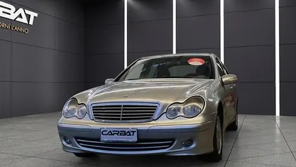 Usata Mercedes C220 Classic 150 CV (110 kW) 2004 Argento