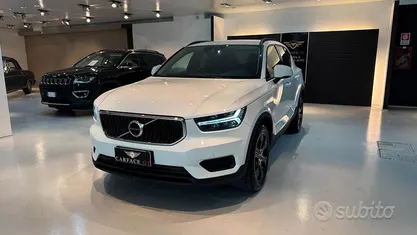 Usata Volvo XC40 Momentum 140 CV (102 kW) 2021 Bianco SUV