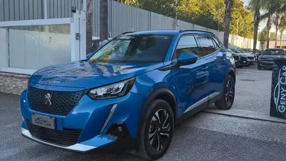 Begagnad Peugeot 2008 Allure 100 kW (136 HK) 2022 Blå SUV