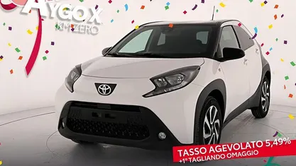 Nuova Toyota Aygo X Trend 72 CV (52 kW) 2025 Super white & black met SUV