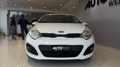 Bianco Usata 2011 Kia Rio EX Tre volumi | 4300 € (Ottimo prezzo)