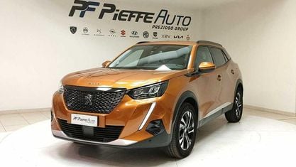 Usata Peugeot 2008 Allure 131 CV (96 kW) 2020 Orange fusion SUV