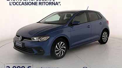 Usata VW Polo Life 95 CV (69 kW) 2023 Reef blue metallizzato Utilitaria