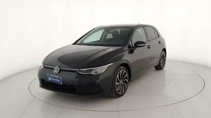 Usata VW Golf VIII Life 110 CV (80 kW) 2023 Grigio metallizzato Berlina