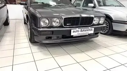 Usata Jaguar XJR 247 CV (181 kW) 1991 Grigio Berlina