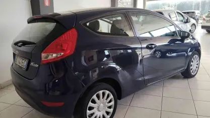 Usata Ford Fiesta 60 CV (44 kW) 2011 Blu Utilitaria