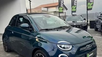 Begagnad Fiat 500e La Prima 86 kW (118 HK) 2021 Vit Cab