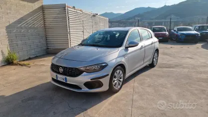 Usata Fiat Tipo Lounge 120 CV (88 kW) 2019 Argento Berlina