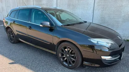 Usata Renault Laguna III 150 CV (110 kW) 2014 Nero Station wagon