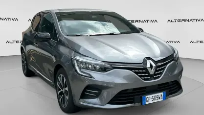 Usata Renault Clio V Techno 143 CV (105 kW) 2023 Grigio scisto Berlina