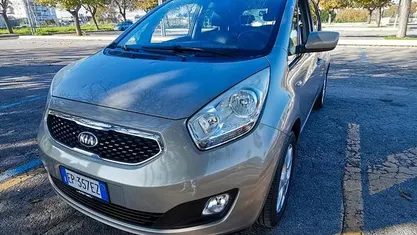 Usata Kia Venga 90 CV (66 kW) 2012 Marrone Utilitaria