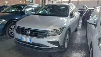 Usata VW Tiguan Life 150 CV (110 kW) 2022 Argento SUV