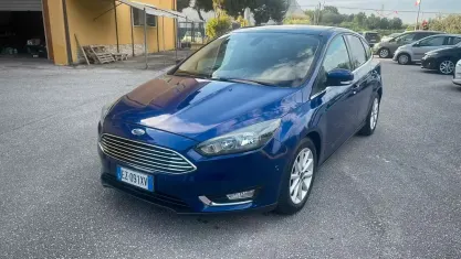 Usata Ford Focus Titanium 120 CV (88 kW) 2015 Blu Berlina