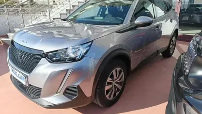 Usata Peugeot 2008 Active 110 CV (80 kW) 2021 Grigio SUV