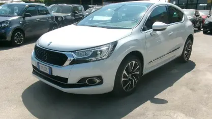 Usata DS Automobiles DS4 Chic 120 CV (88 kW) 2018 Bianco Utilitaria