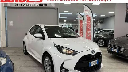 Other Usata 2022 Toyota Yaris Hybrid Lounge Tre volumi | 15.499 € (Buon prezzo)