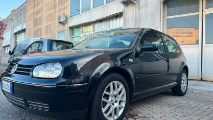 Usata VW Golf IV Highline 105 CV (77 kW) 2001 Nero Berlina