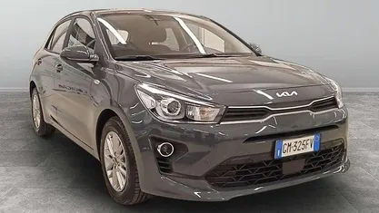 Grigio scuro Usata 2023 Kia Rio Style Tre volumi | 15.900 € (Buon prezzo)