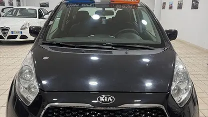 Usata Kia Venga 90 CV (66 kW) 2018 Nero Utilitaria