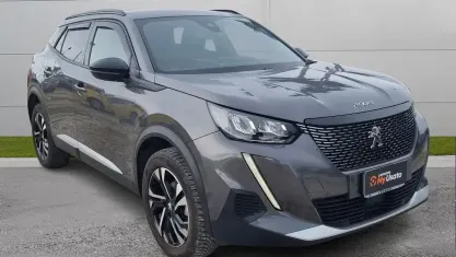 Usata Peugeot 2008 Allure 100 CV (73 kW) 2023 Grigio garbato SUV