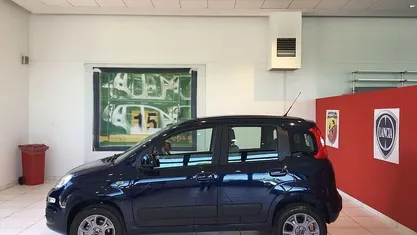Blu/azzurro Usata 2016 Fiat Panda Easy Tre volumi | 7950 € (Buon prezzo)