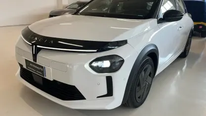 Usata Lancia Ypsilon 61 kW (84 CV) 2025 Bianco Utilitaria
