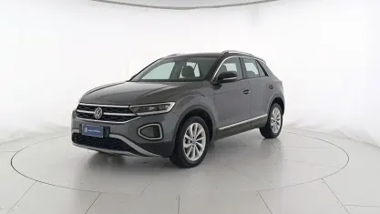 Usata VW T-Roc Style 116 CV (85 kW) 2025 Gray SUV