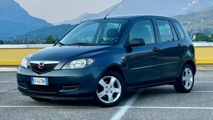 Usata Mazda 2 68 CV (50 kW) 2006 Nero Utilitaria