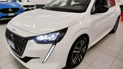 Usata Peugeot 208 Active 75 CV (55 kW) 2023 Bianco Utilitaria