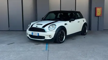 Usata Mini Cooper S 175 CV (128 kW) 2010 Marrone Utilitaria