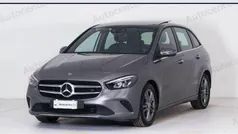 Grigio Usata 2020 Mercedes B200 Business Monovolume | 23.900 € (Buon prezzo)