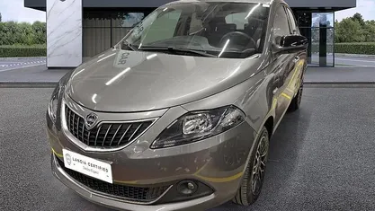 Usata Lancia Ypsilon 69 CV (50 kW) 2024 Grigio Utilitaria