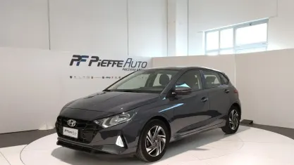 Usata Hyundai i20 83 CV (61 kW) 2023 Gray Utilitaria