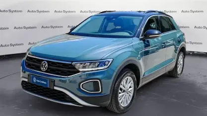 Usata VW T-Roc Life 116 CV (85 kW) 2025 Petrol blue SUV
