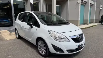 Usata Opel Meriva 120 CV (88 kW) 2013 Bianco Monovolume