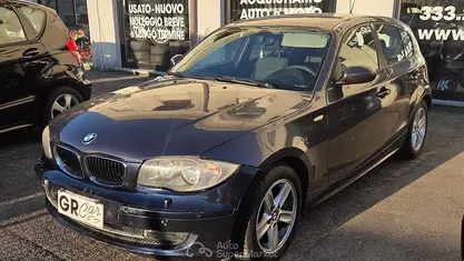 Usata BMW 118 Comfort Edition 122 CV (89 kW) 2005 Gray Utilitaria