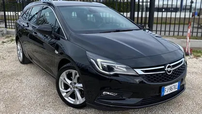 Usata Opel Astra Business 110 CV (80 kW) 2017 Nero Station wagon