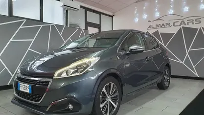Grigio Usata 2016 Peugeot 208 Allure Due volumi | 8900 € (Buon prezzo)