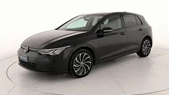 Deep black perlato Usata 2023 VW Golf VIII Life Tre volumi | 21.900 € (Buon prezzo)