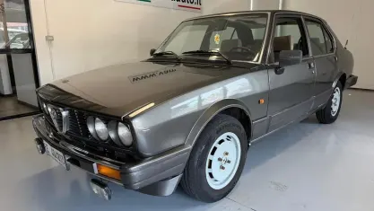 Usata Alfa Romeo Alfetta Quadrifoglio 125 CV (91 kW) 1983 Marrone Berlina