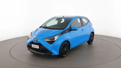 Usata Toyota Aygo X-play 72 CV (52 kW) 2020 Blu Utilitaria