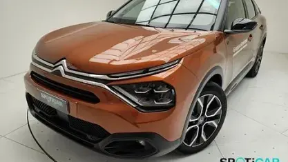 Usata Citroën e-C4 Feel 100 kW (136 CV) 2022 Arancione Berlina