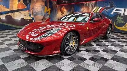 Usata Ferrari 812 795 CV (584 kW) 2021 Rosso Cabrio